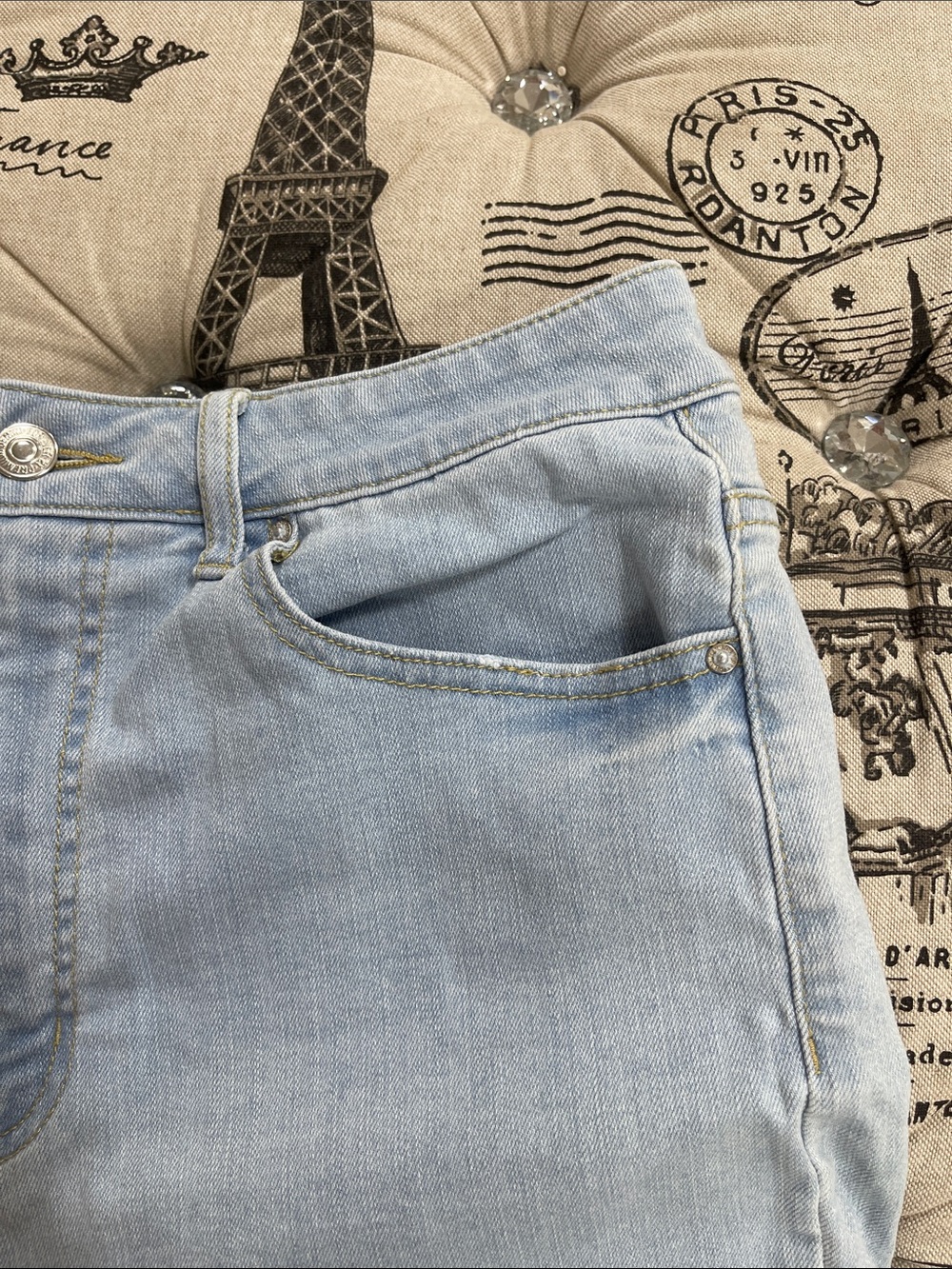 Forever 21  Frayed Hem Denim Shorts - Picture 3 of 8